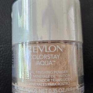 Revlon ColorStay Aqua Mineral Finishing Powder - TRANSLUCENT MEDIUM #040